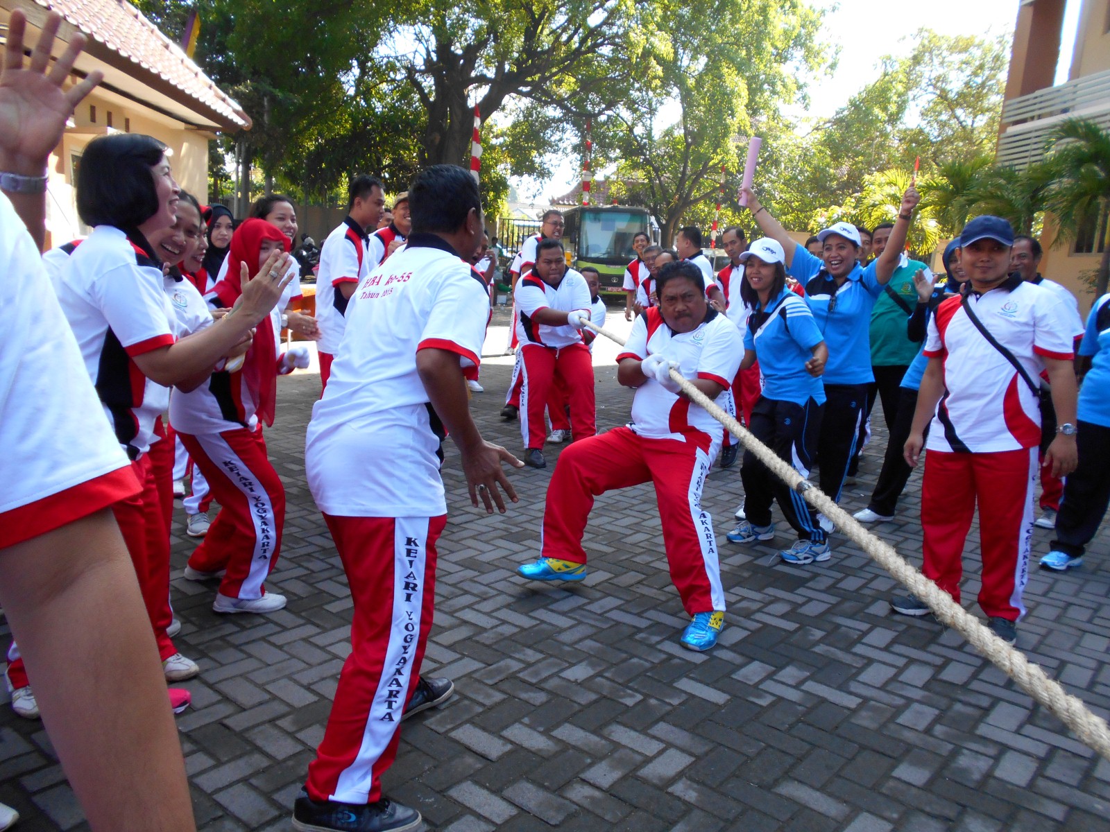 tarik tambang putra 1