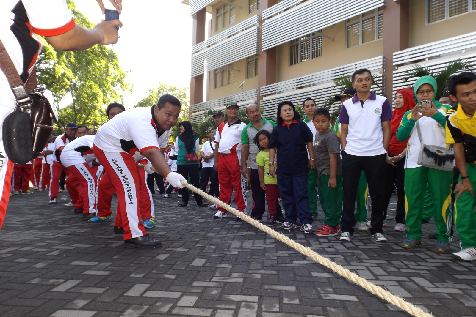 tarik tambang putra 2
