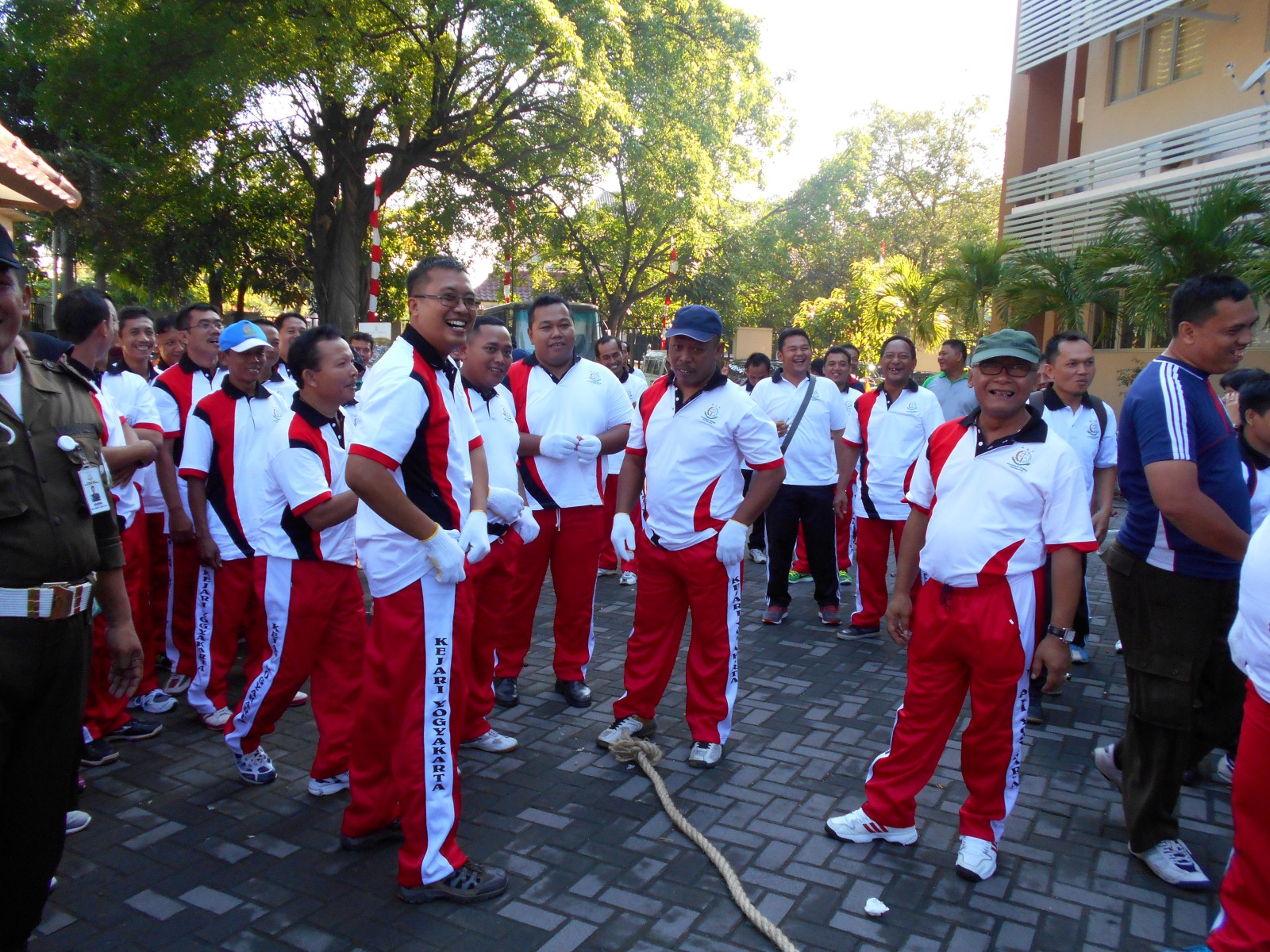 tarik tambang putra 5