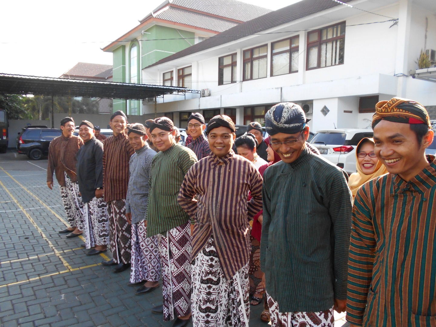 pegawai kejari yogyakarta berpakaian jawa yogyakarta 31 agustus 2015 1