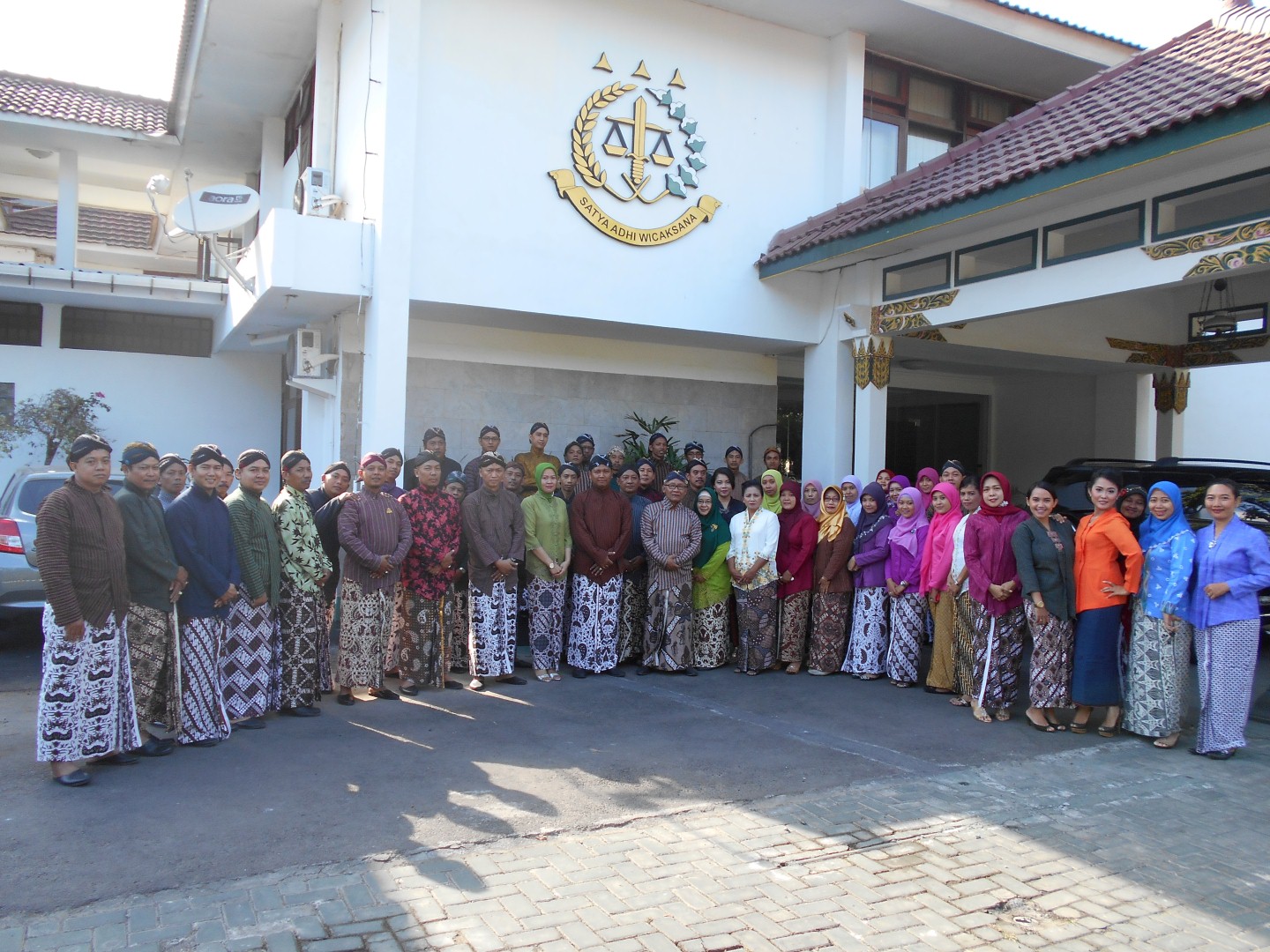 pegawai kejari yogyakarta berpakaian jawa yogyakarta 31 agustus 2015 10