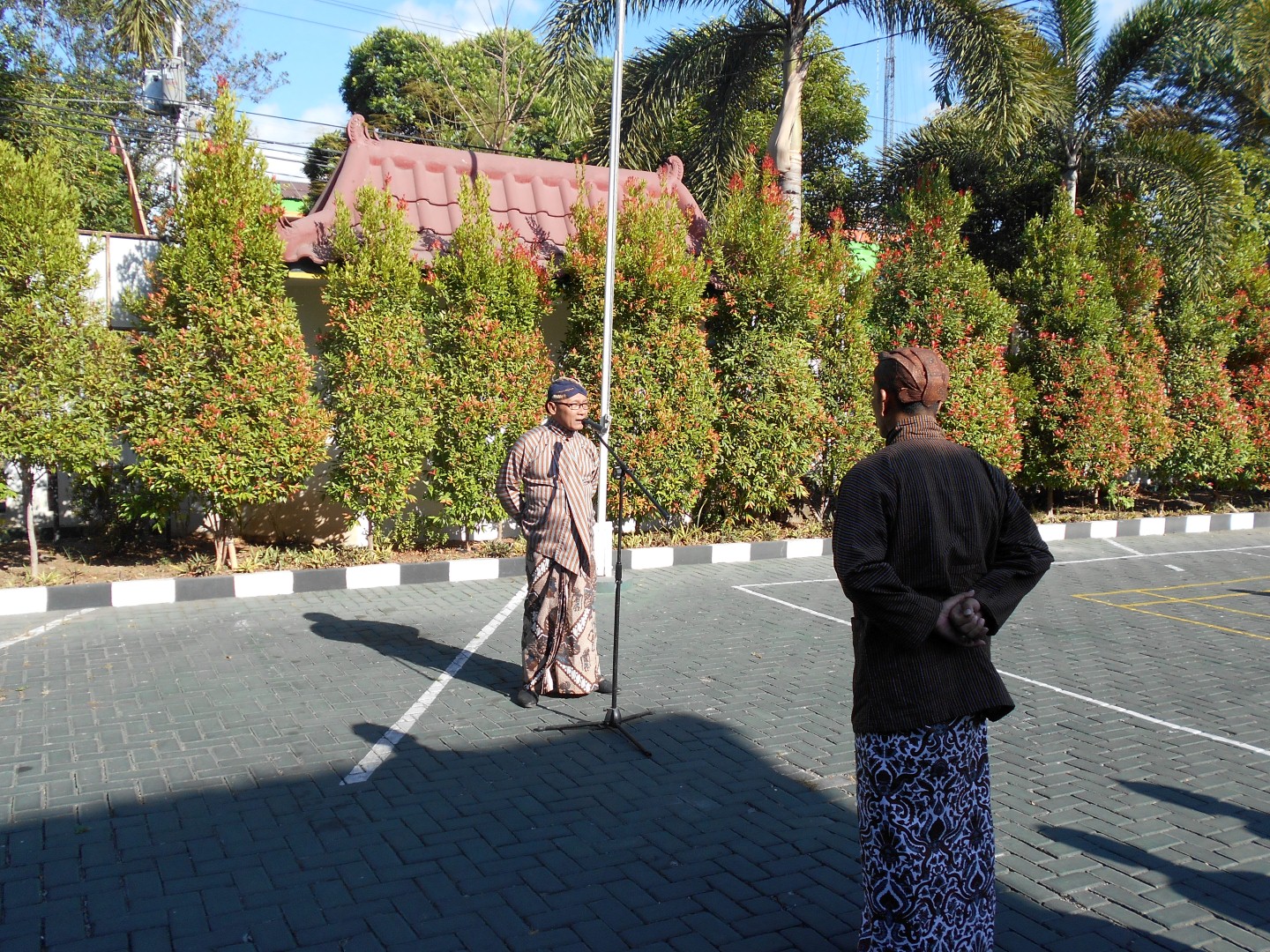 pegawai kejari yogyakarta berpakaian jawa yogyakarta 31 agustus 2015 6