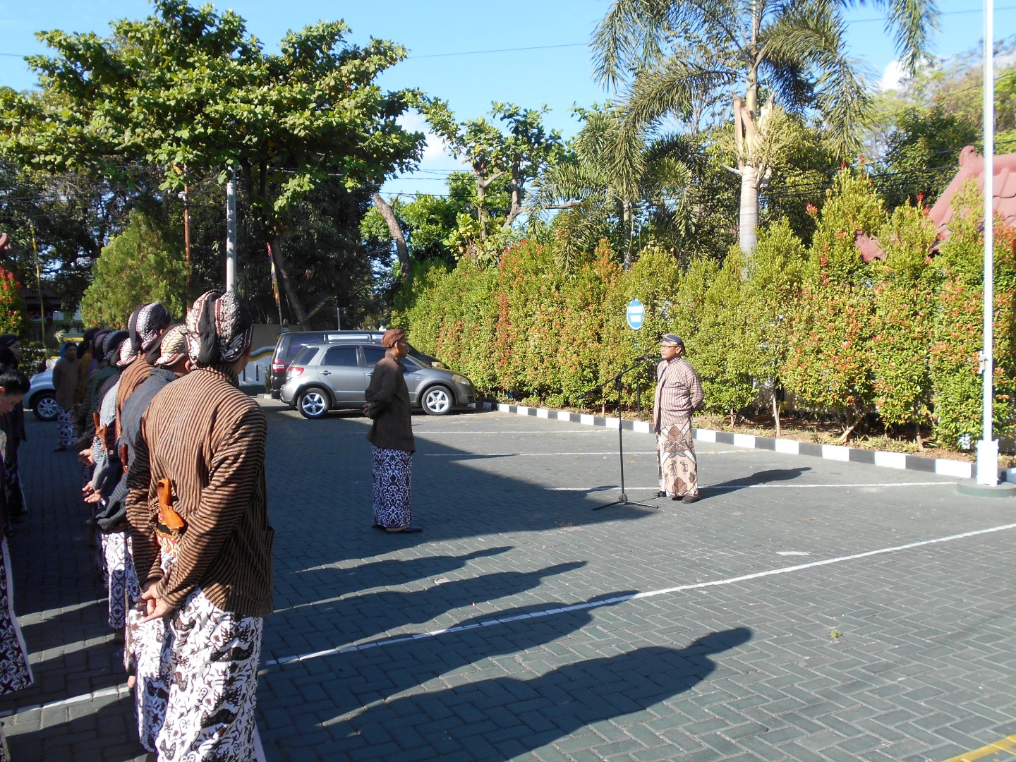 pegawai kejari yogyakarta berpakaian jawa yogyakarta 31 agustus 2015 7