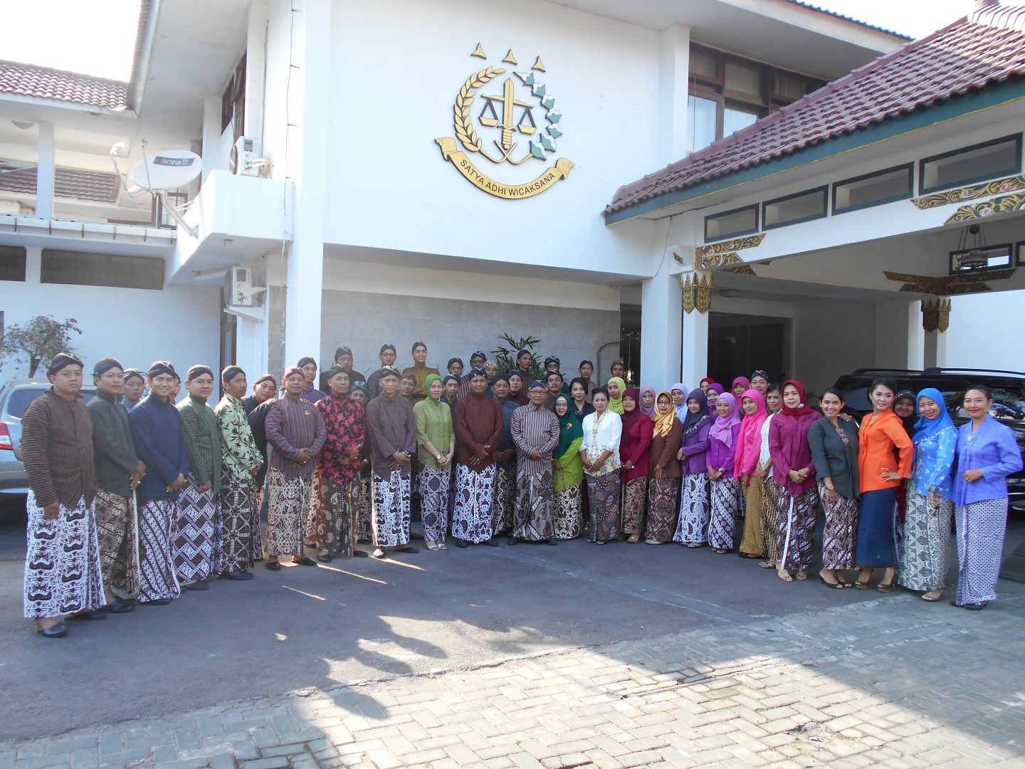 pegawai kejari yogyakarta berpakaian jawa yogyakarta 31 agustus 2015 9