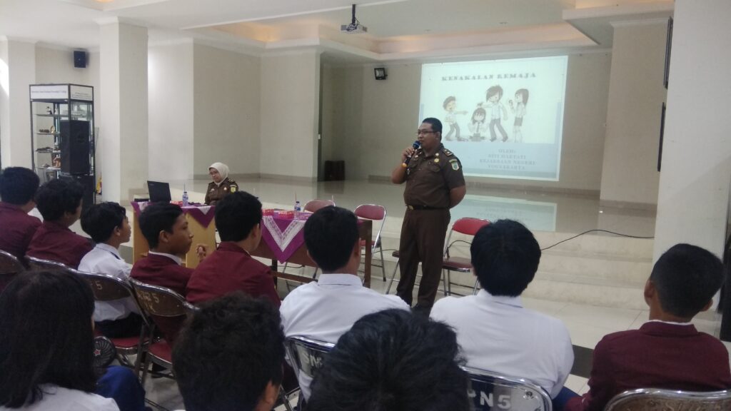 Kegiatan Jaksa Masuk Sekolah di SMPN 5 Kota Yogyakarta Kegiatan Jaksa Masuk Sekolah di SMPN 5 Kota Yogyakarta