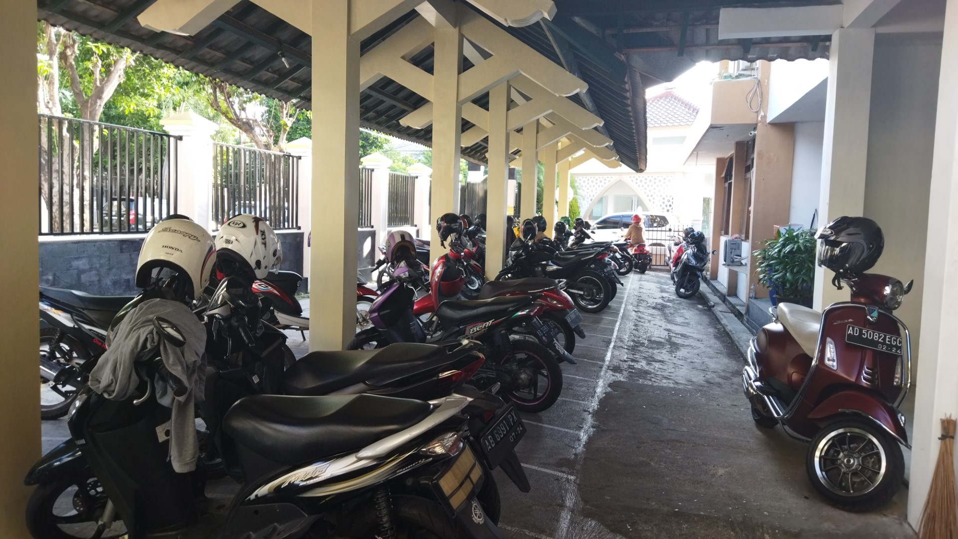 Parkir Motor Pegawai Large