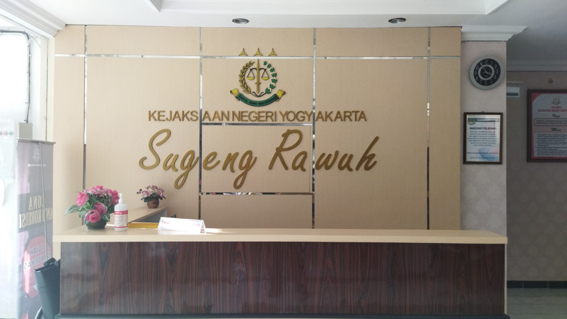 Ruang Pelayanan Tamu Large
