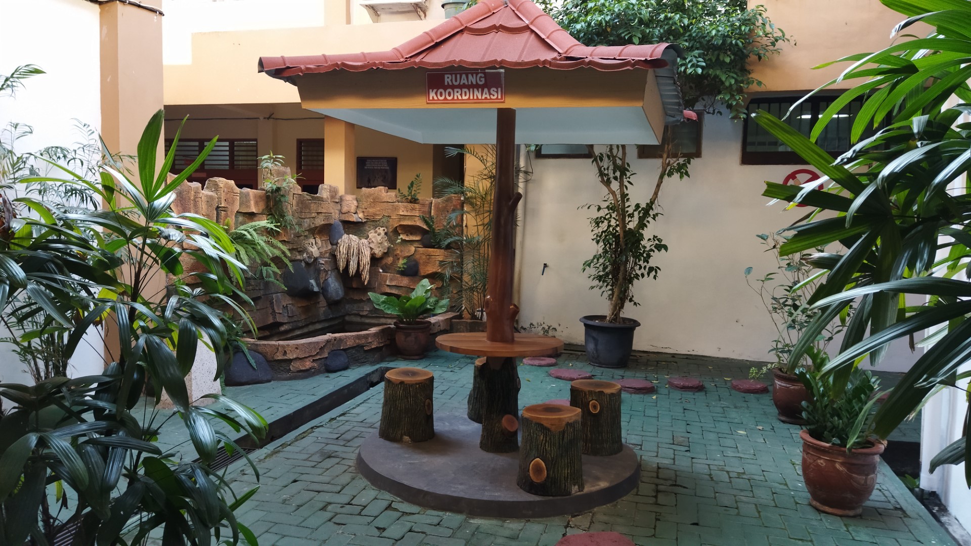 Ruang koordinasi Large