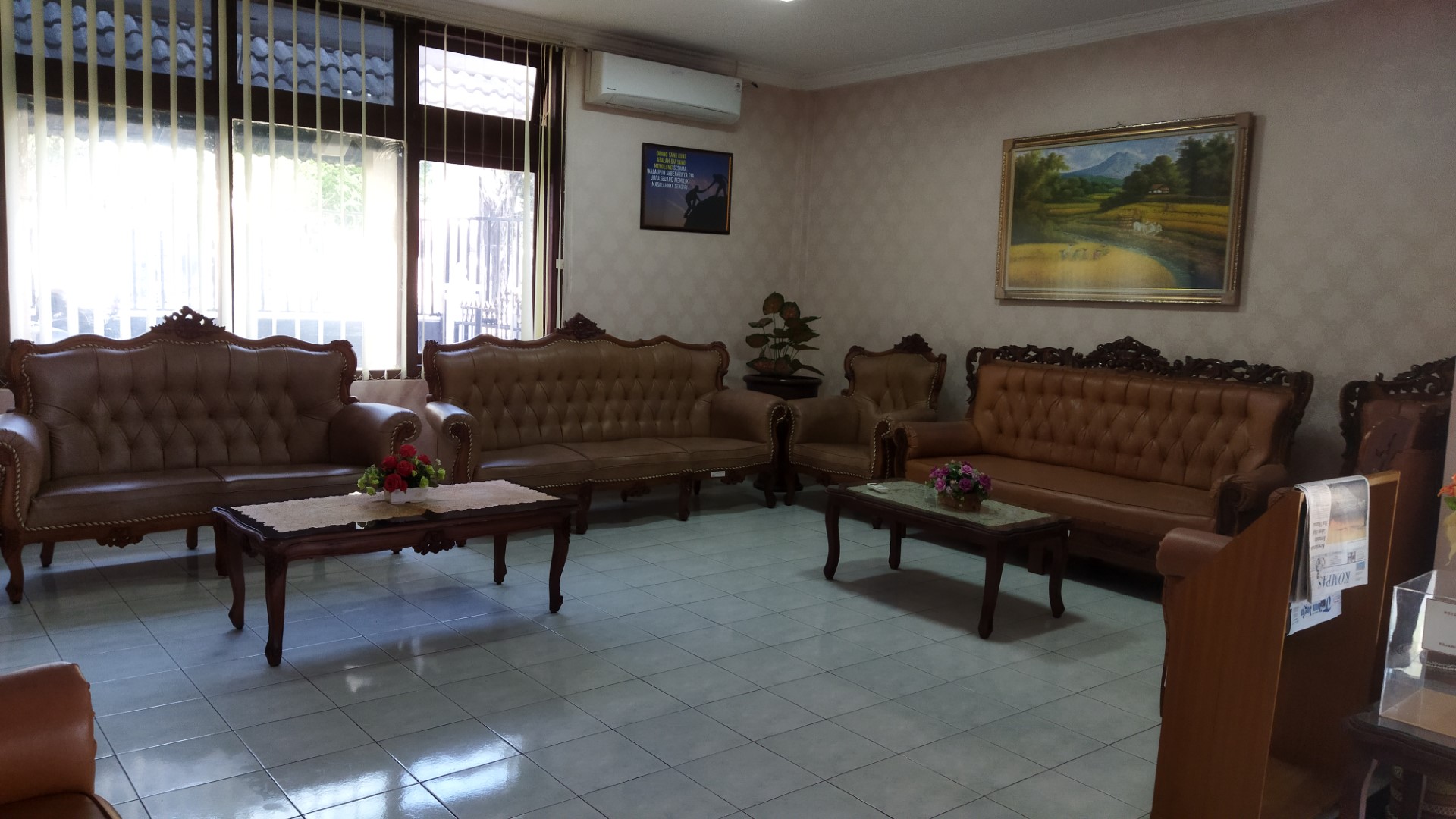 Ruang tunggu tamu Large